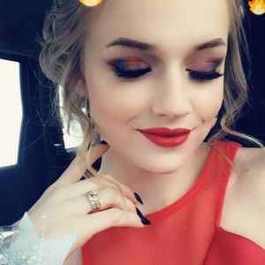 Meet your Posher, Dakota